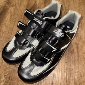 Outdoor Master Cycling Shoes Men's Size 11 Women's Size 13  Bottom Plates